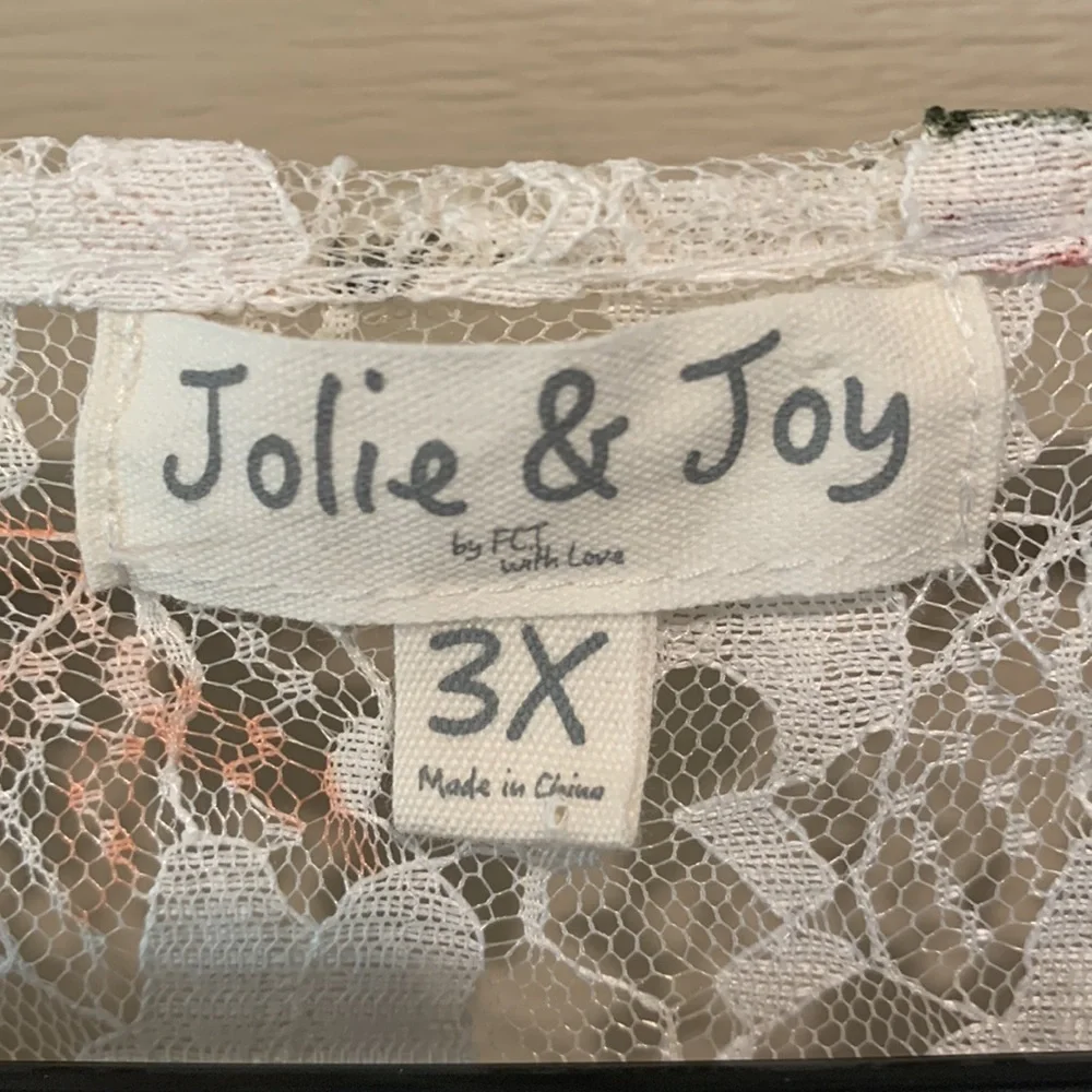 Jolie and Joy Bell Sleeved Floral Cover Up in Lace Size 3XL - Picture 3 of 8
